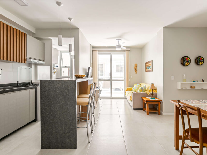 Confortável, atual em condomínio clube no Campeche - SE106B